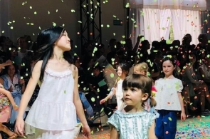 【新春纪事】变脸、民族舞、品美食 新疆喀什古城振作出众
